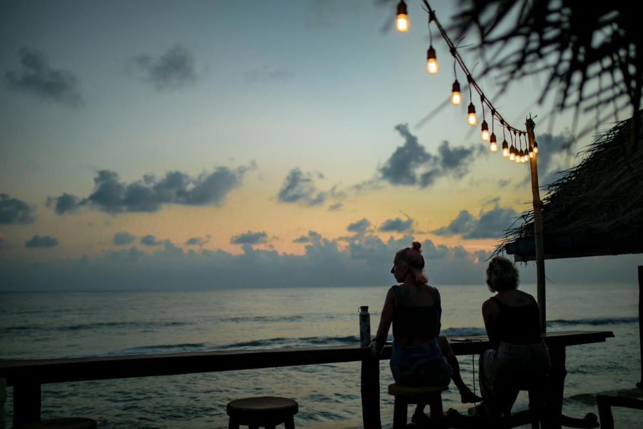 Backpack Beach Hostel & Reggae Bar Galle Extérieur photo